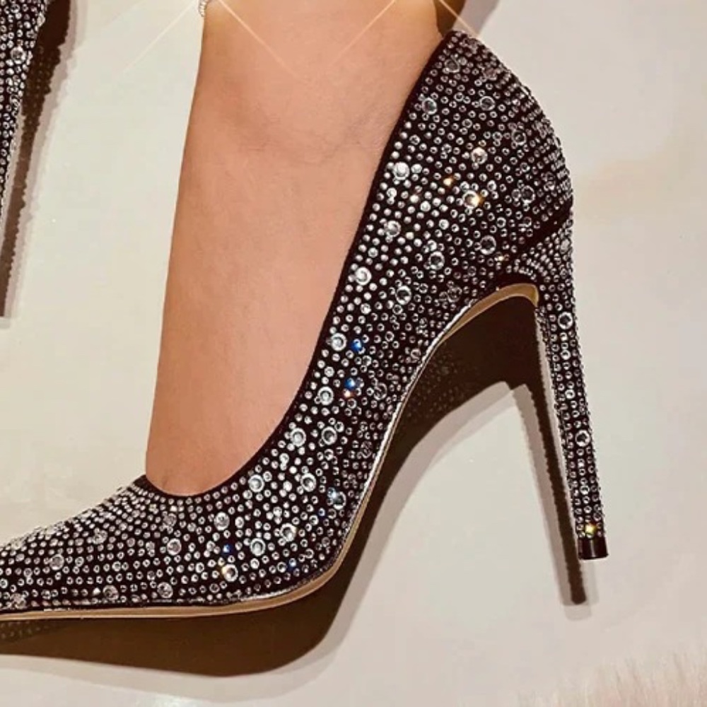 ROUGE - Sequin Stones Pointy Heel -SIZE 9